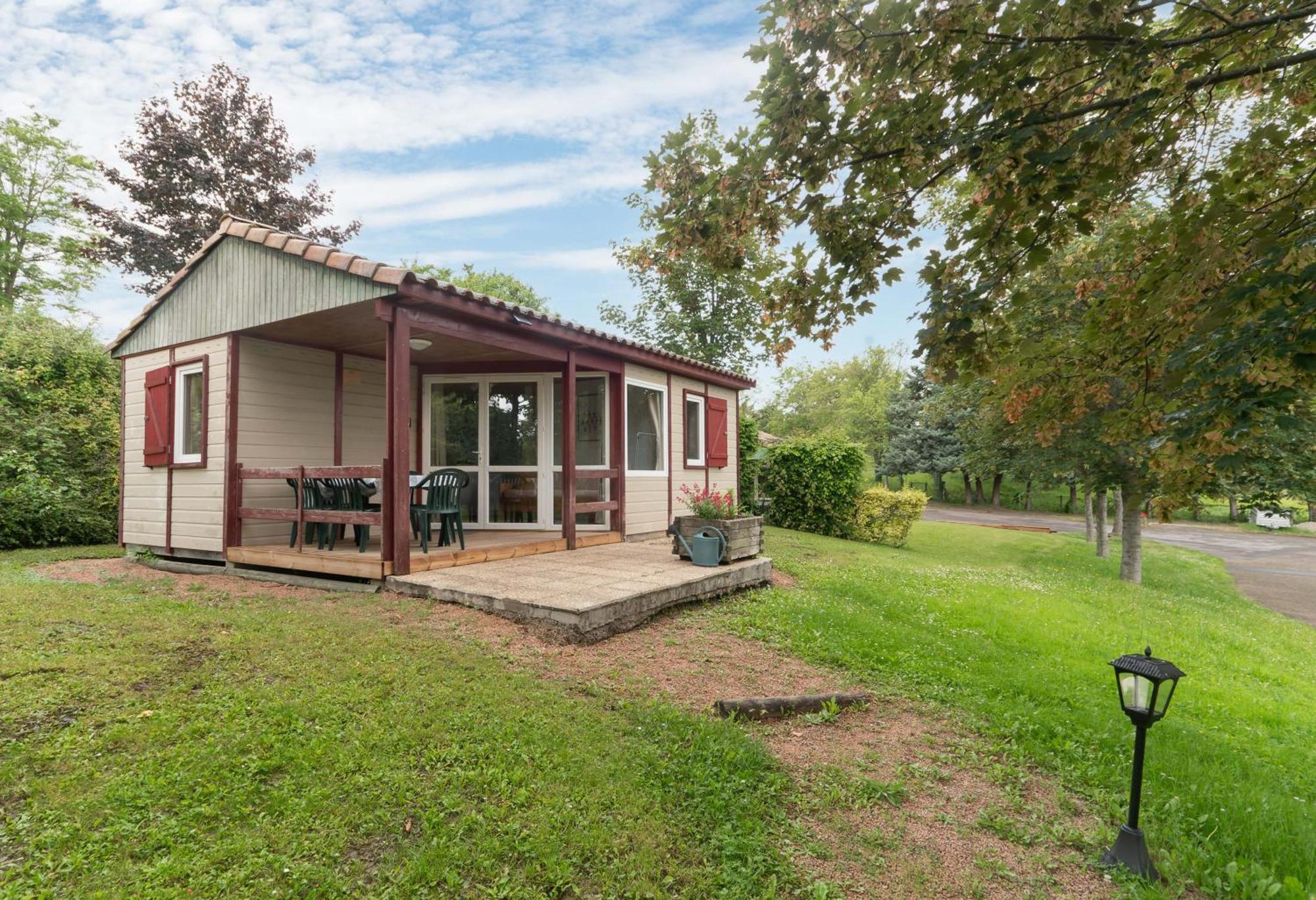 Camping Le Mont Libre - Cottage & Espace Nature - Gannat Bagian luar foto
