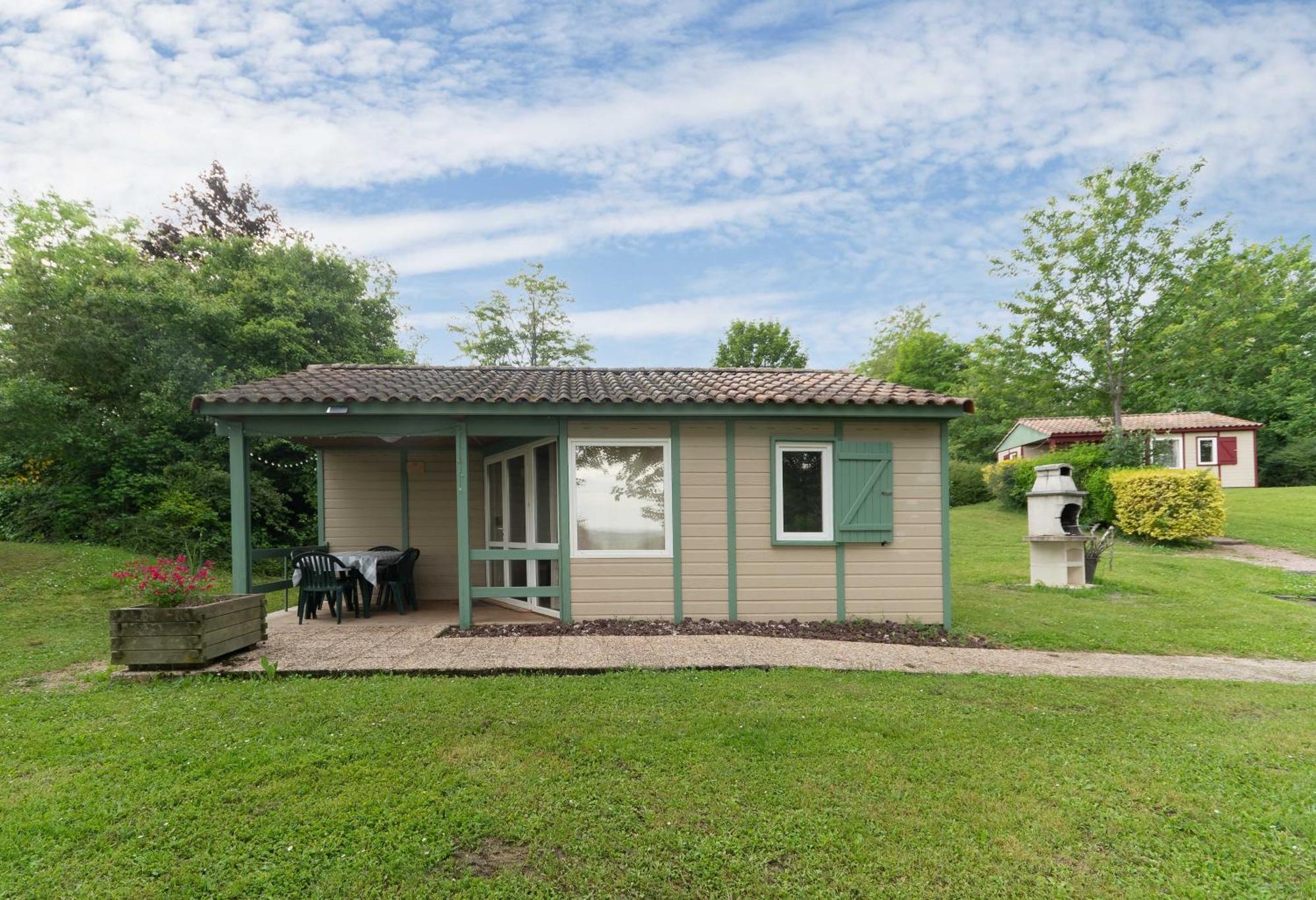 Camping Le Mont Libre - Cottage & Espace Nature - Gannat Bagian luar foto