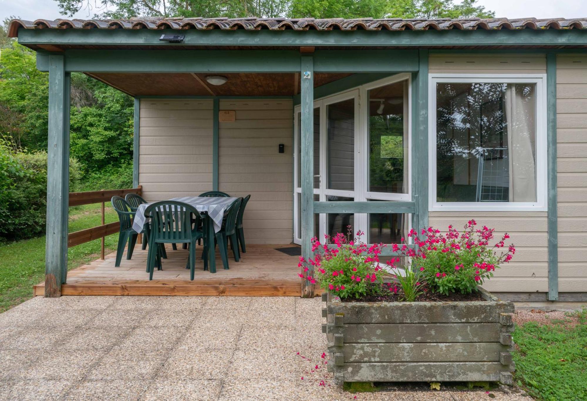 Camping Le Mont Libre - Cottage & Espace Nature - Gannat Bagian luar foto