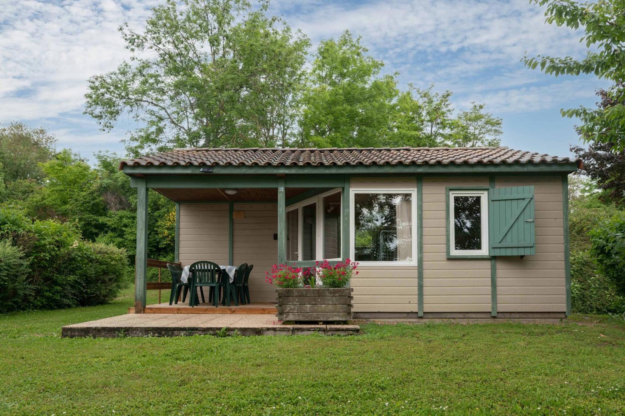 Camping Le Mont Libre - Cottage & Espace Nature - Gannat Bagian luar foto