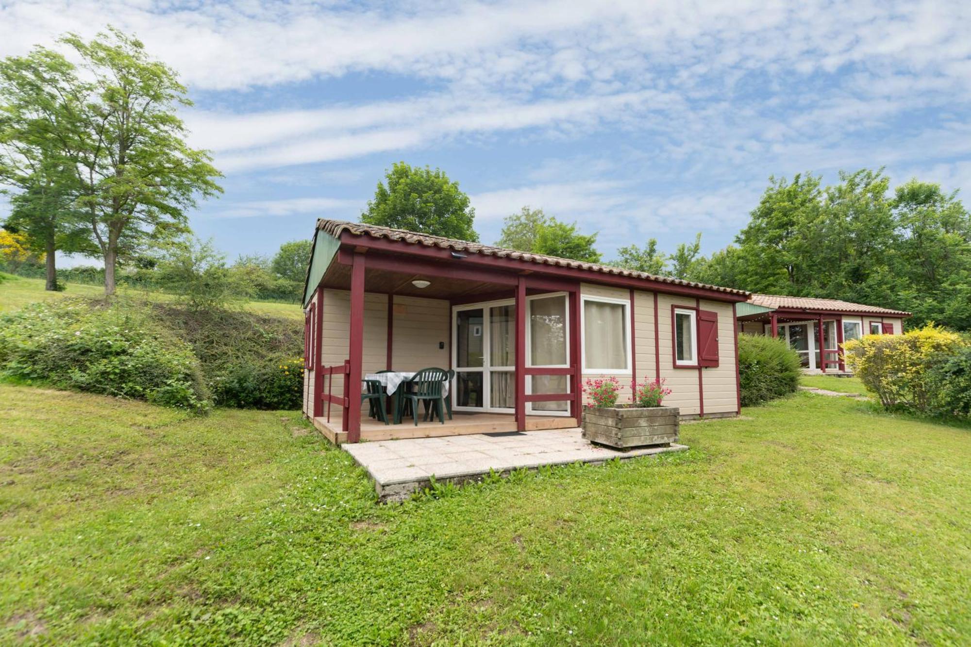 Camping Le Mont Libre - Cottage & Espace Nature - Gannat Bagian luar foto
