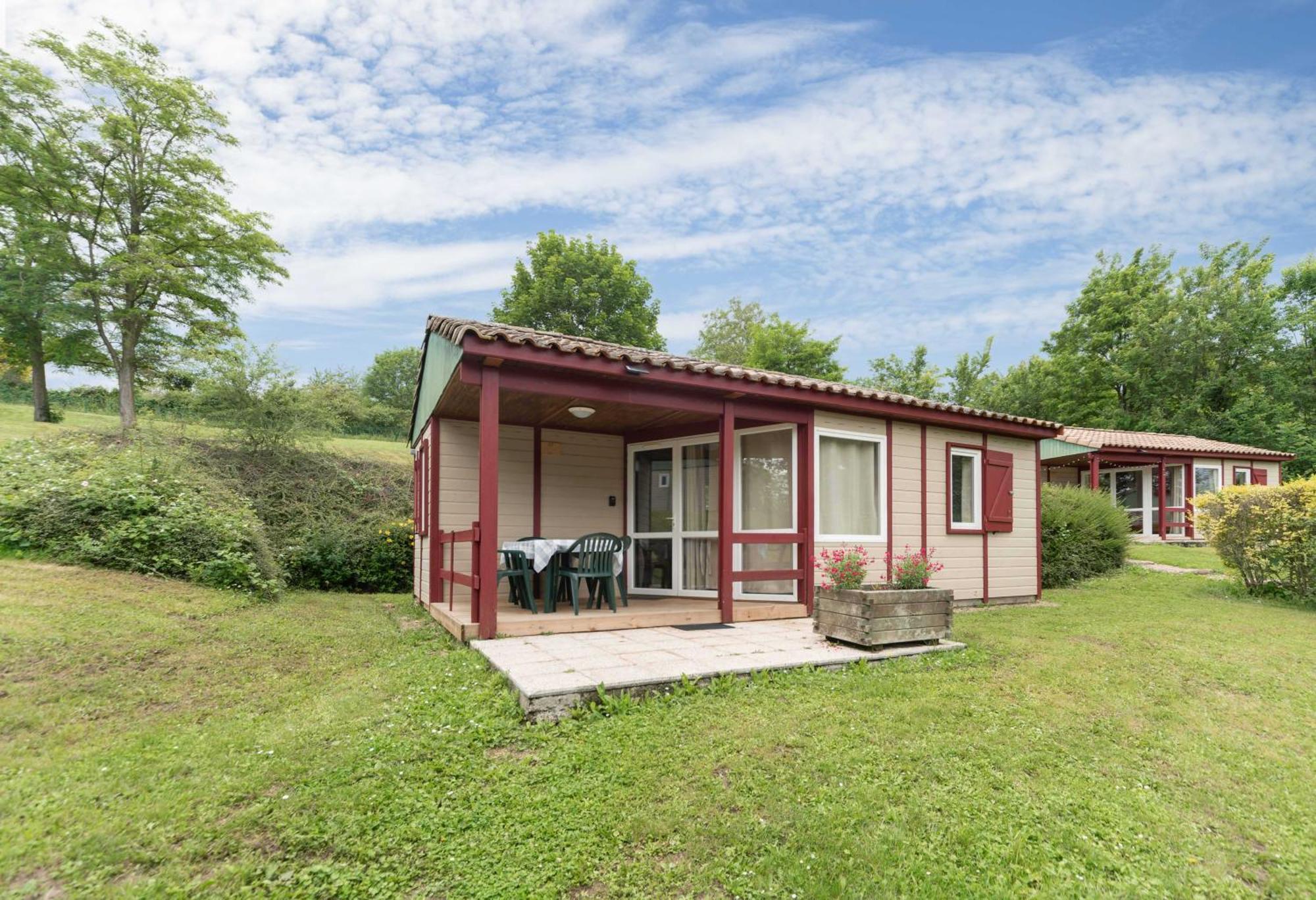 Camping Le Mont Libre - Cottage & Espace Nature - Gannat Bagian luar foto