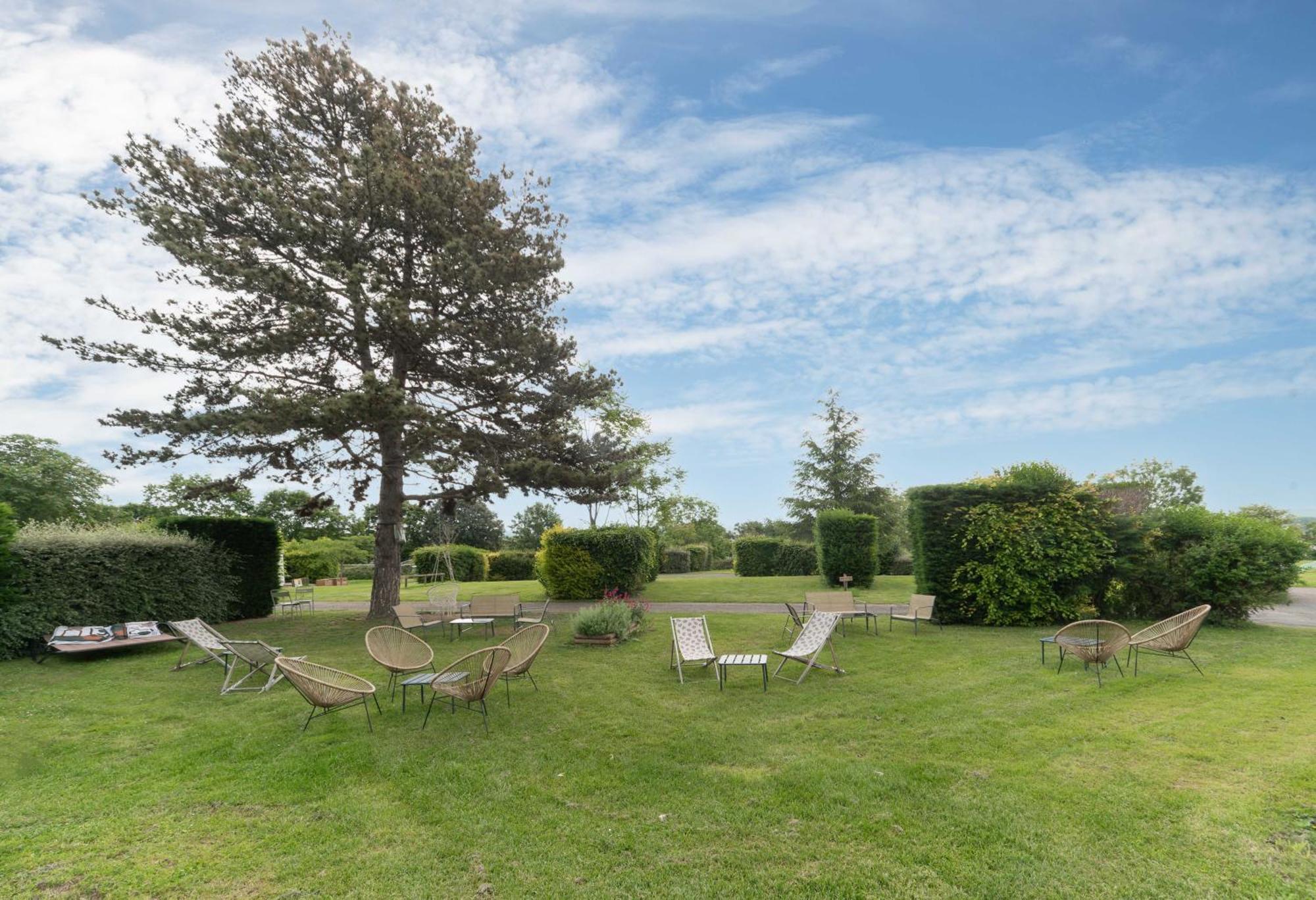 Camping Le Mont Libre - Cottage & Espace Nature - Gannat Bagian luar foto