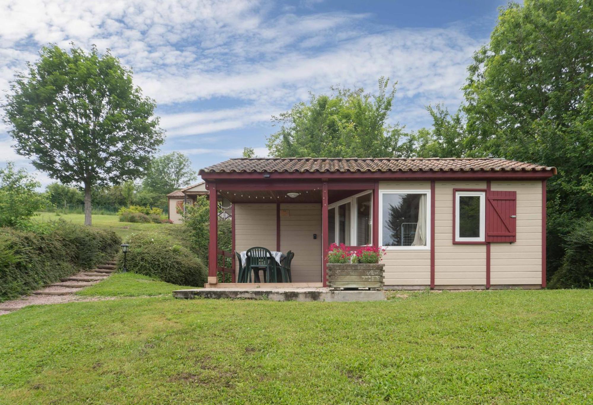 Camping Le Mont Libre - Cottage & Espace Nature - Gannat Bagian luar foto