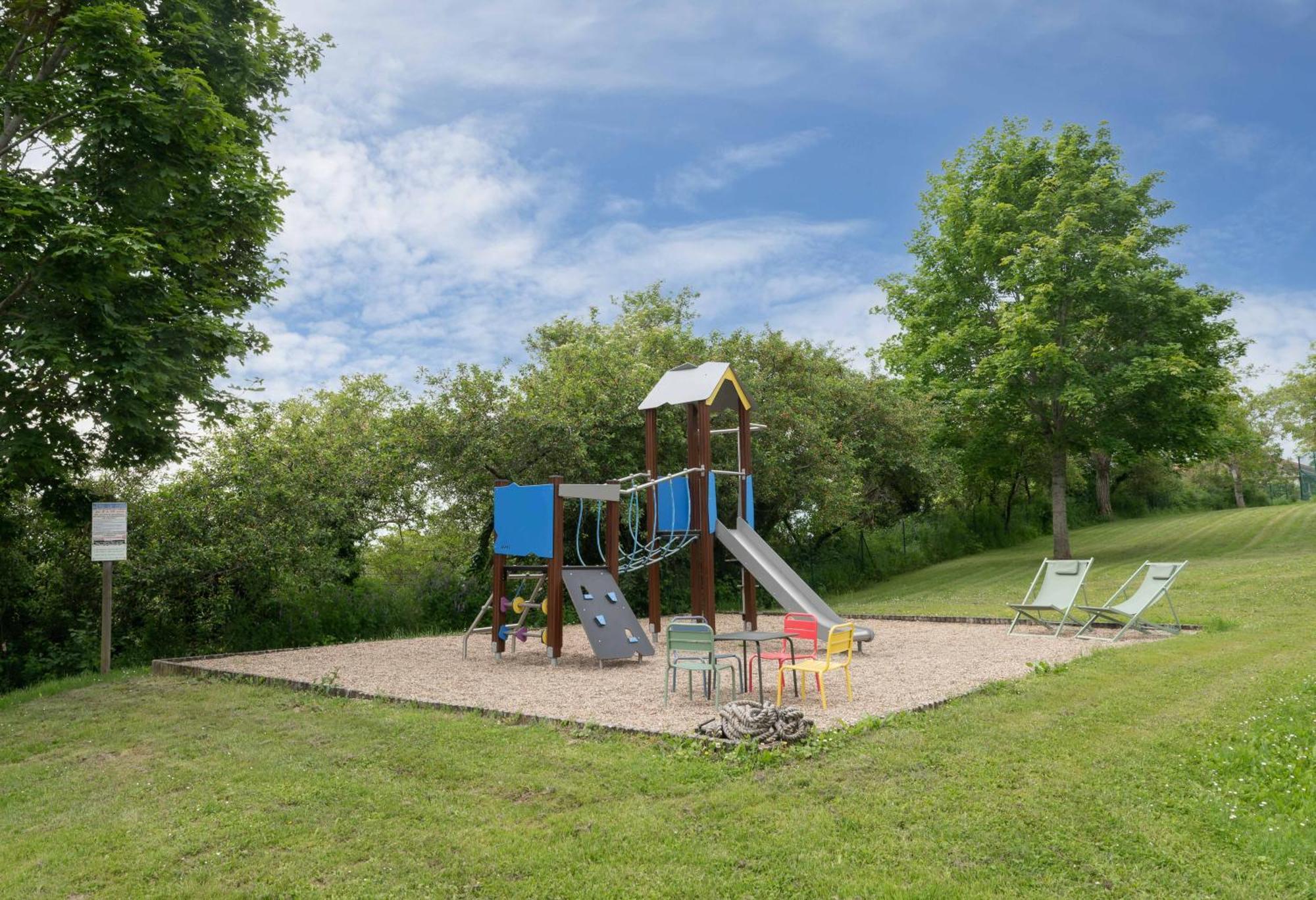 Camping Le Mont Libre - Cottage & Espace Nature - Gannat Bagian luar foto