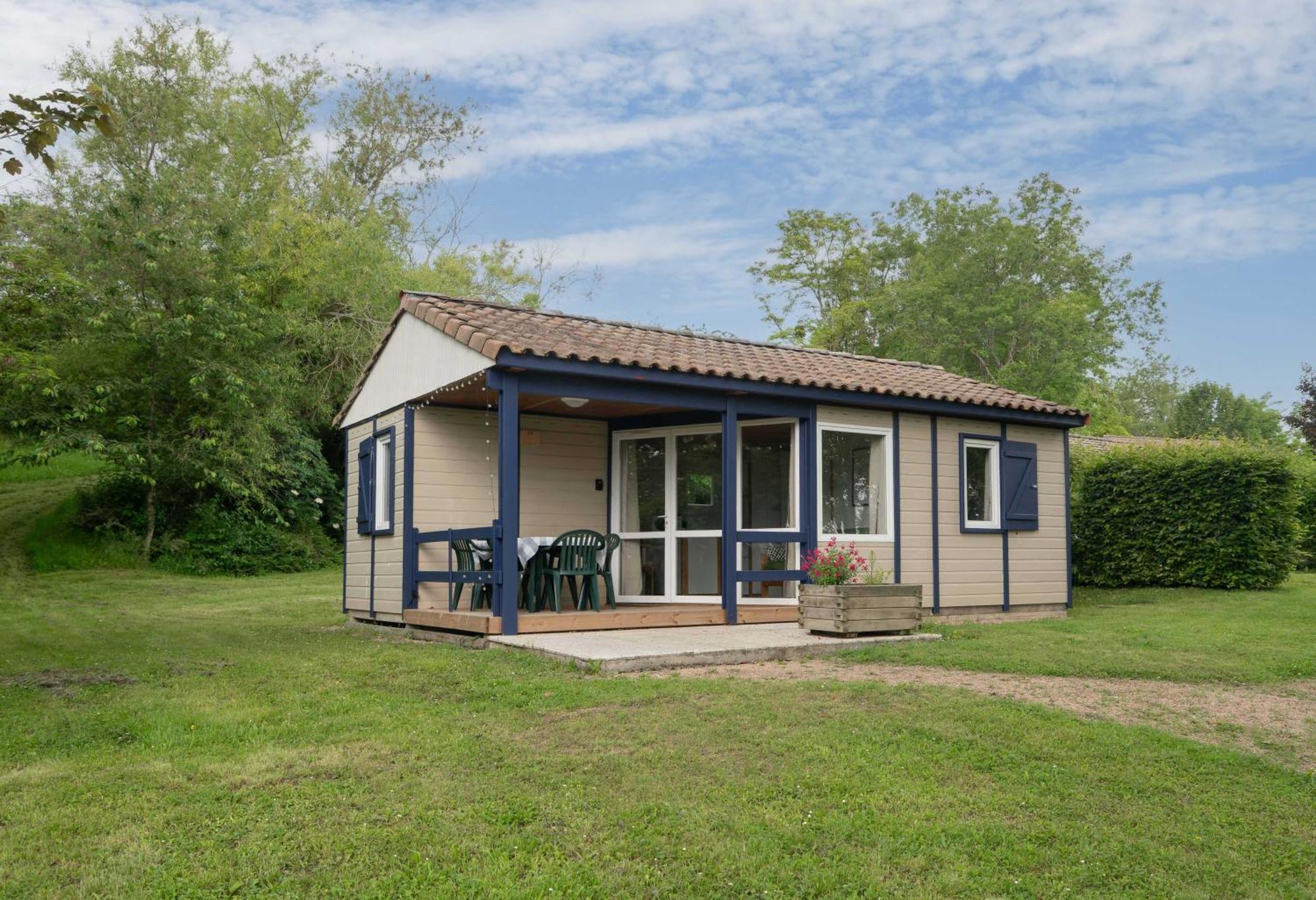 Camping Le Mont Libre - Cottage & Espace Nature - Gannat Bagian luar foto